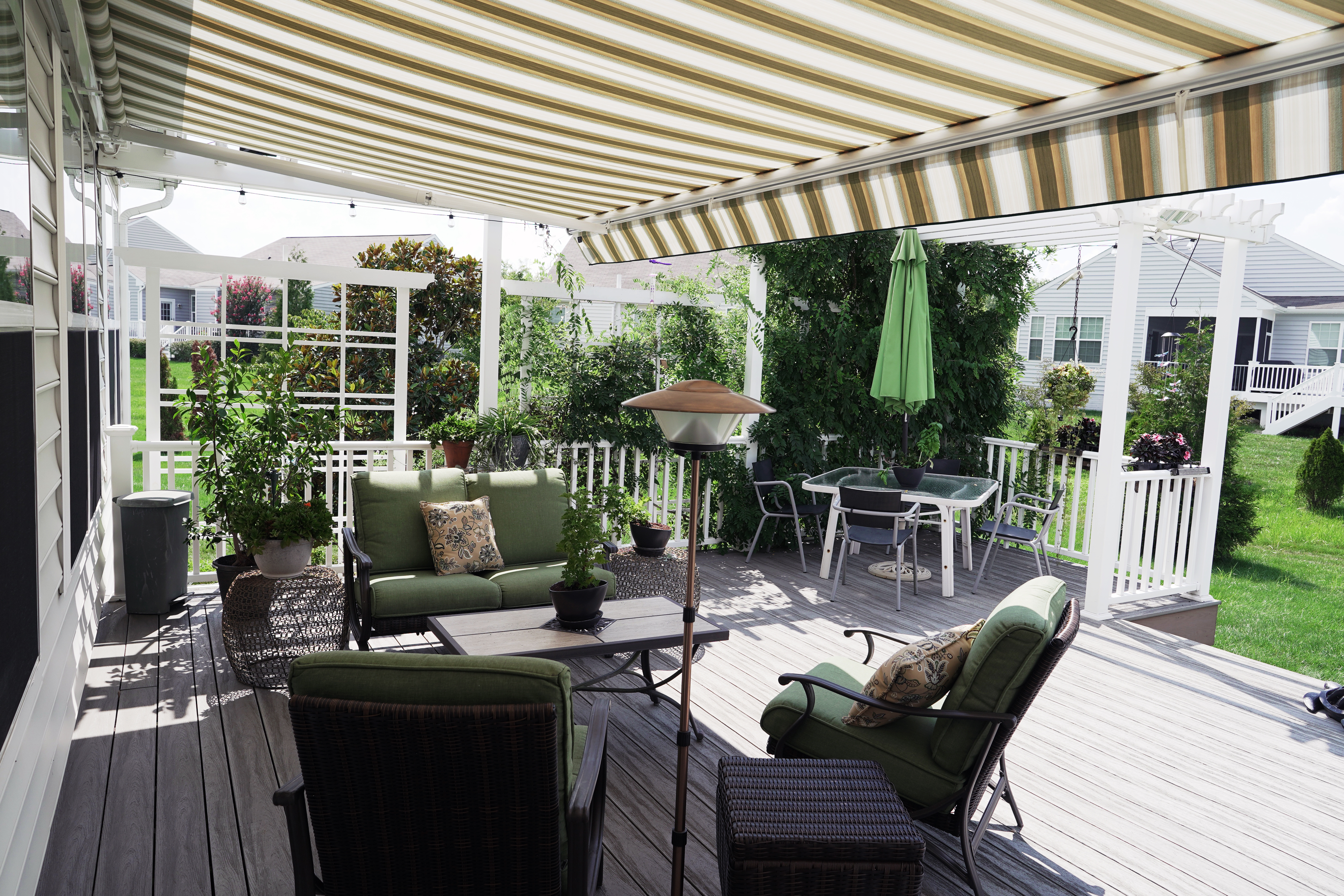 curb appeal of retractable awnings