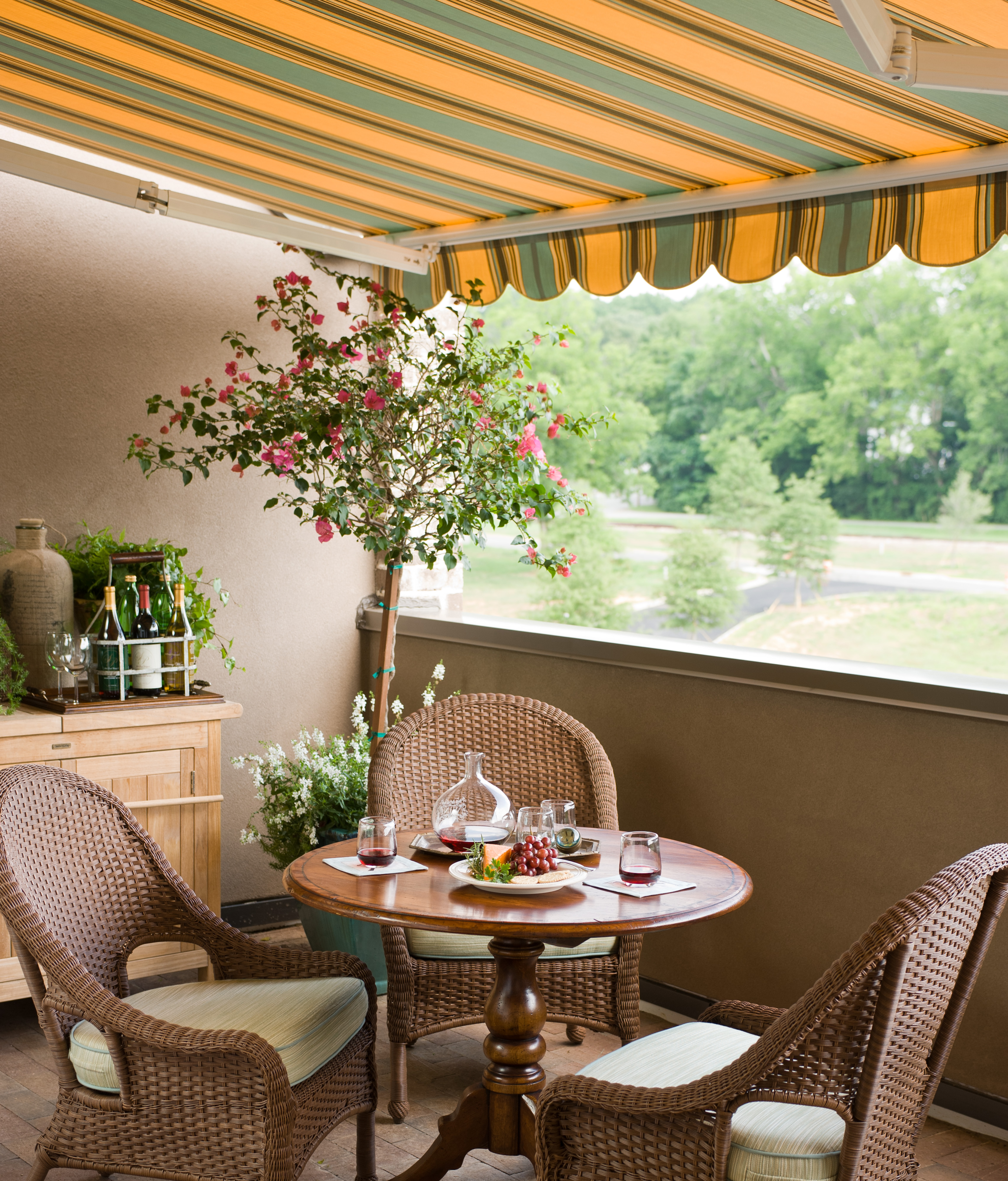 residential retractable awning